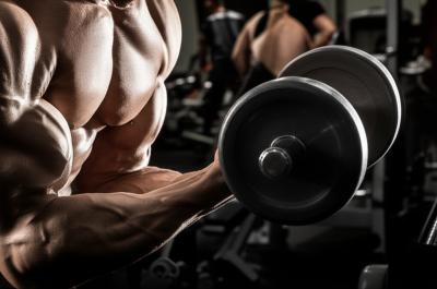 Bíceps Não Crescem? O Único Motivo (e a Solução Definitiva)