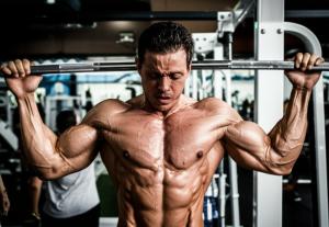 Imagem para o artigo: Ganhar Massa Sendo Natural: Os 3 Piores Erros (E Como Evitá-los)